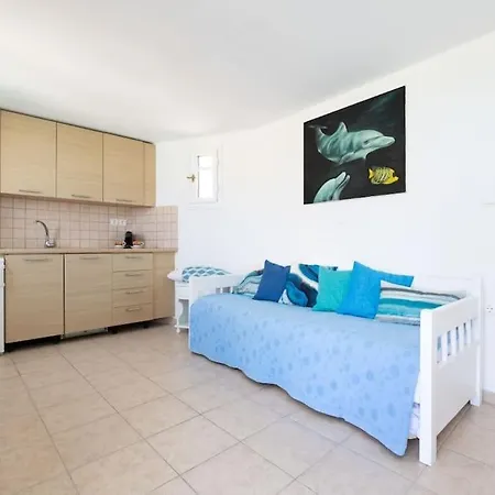 Theodore - Twin/double With Pool Apartment